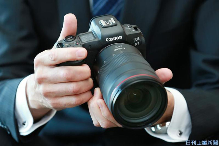 Canon-EOS-R5-professional-full-frame-mirrorless-camera.jpg