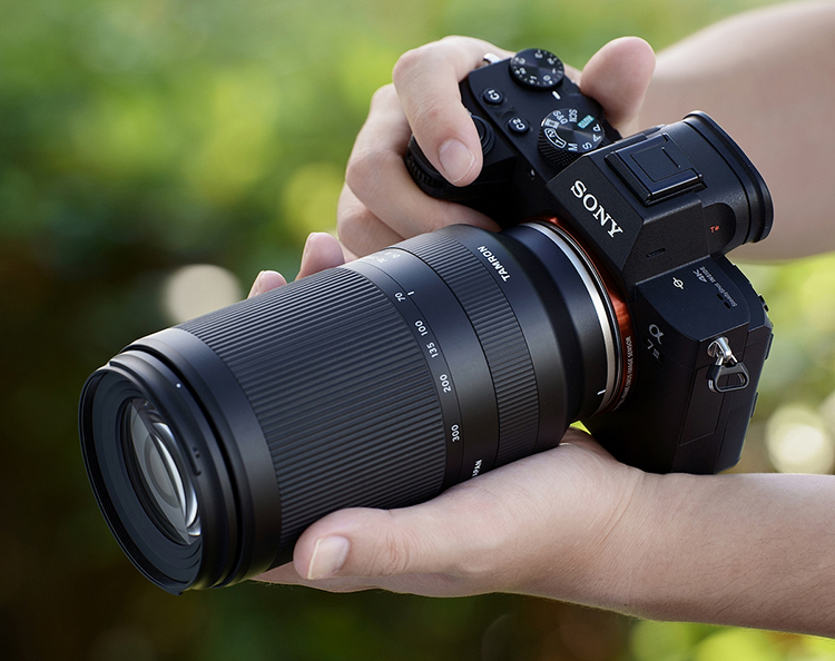 Tamron-70-300mm-F4.5-6.3-Di-III-RXD-Lens-1.jpg